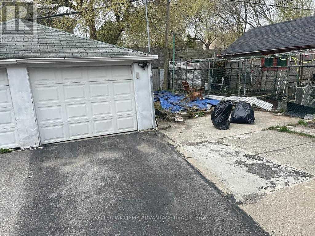 #lower - 372 Highfield Road, Toronto, Ontario  M4L 2V6 - Photo 18 - E13729582