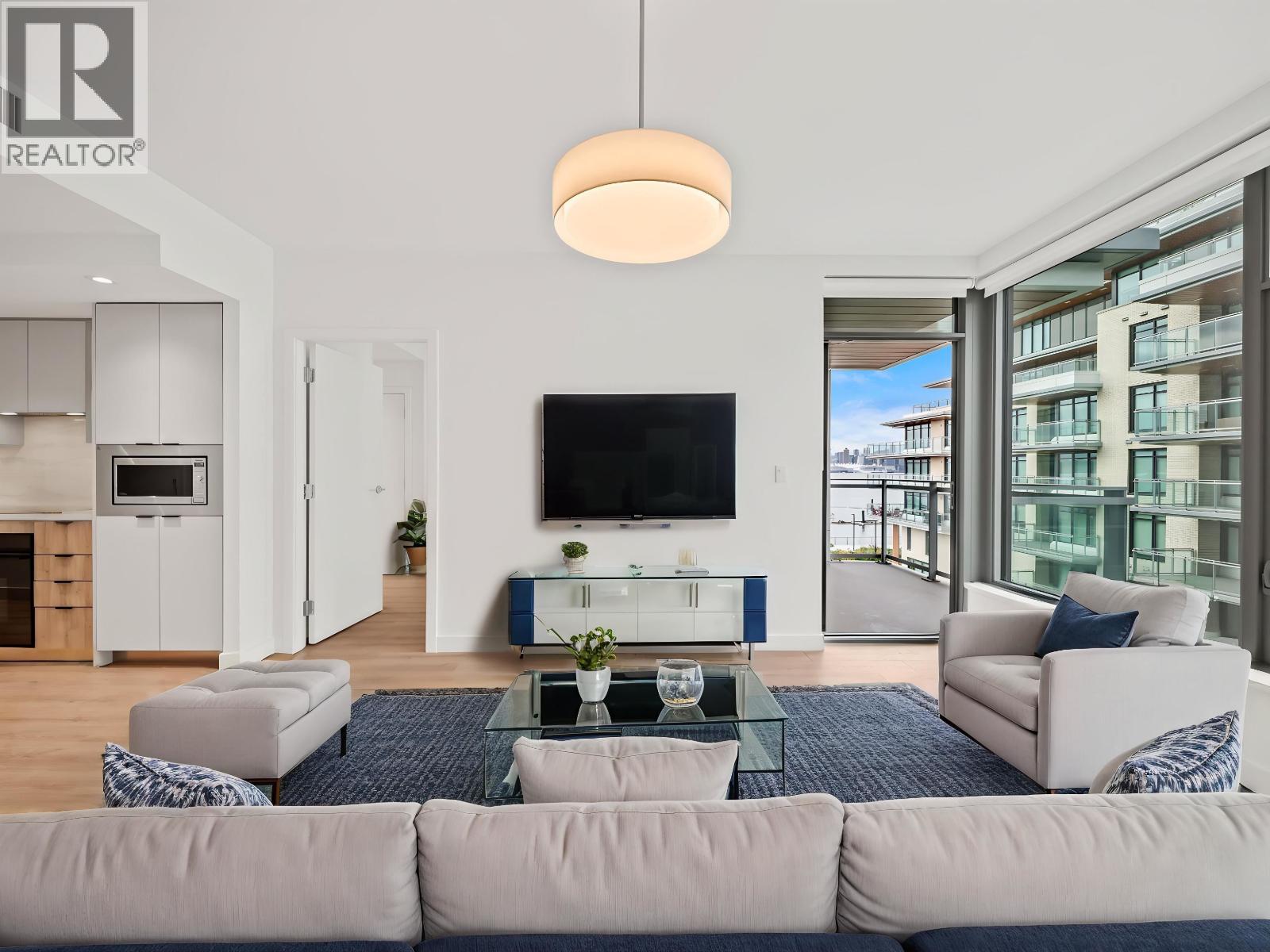 425 755 Harbourside Drive, North Vancouver, British Columbia  V7P 0G1 - Photo 2 - R3160201