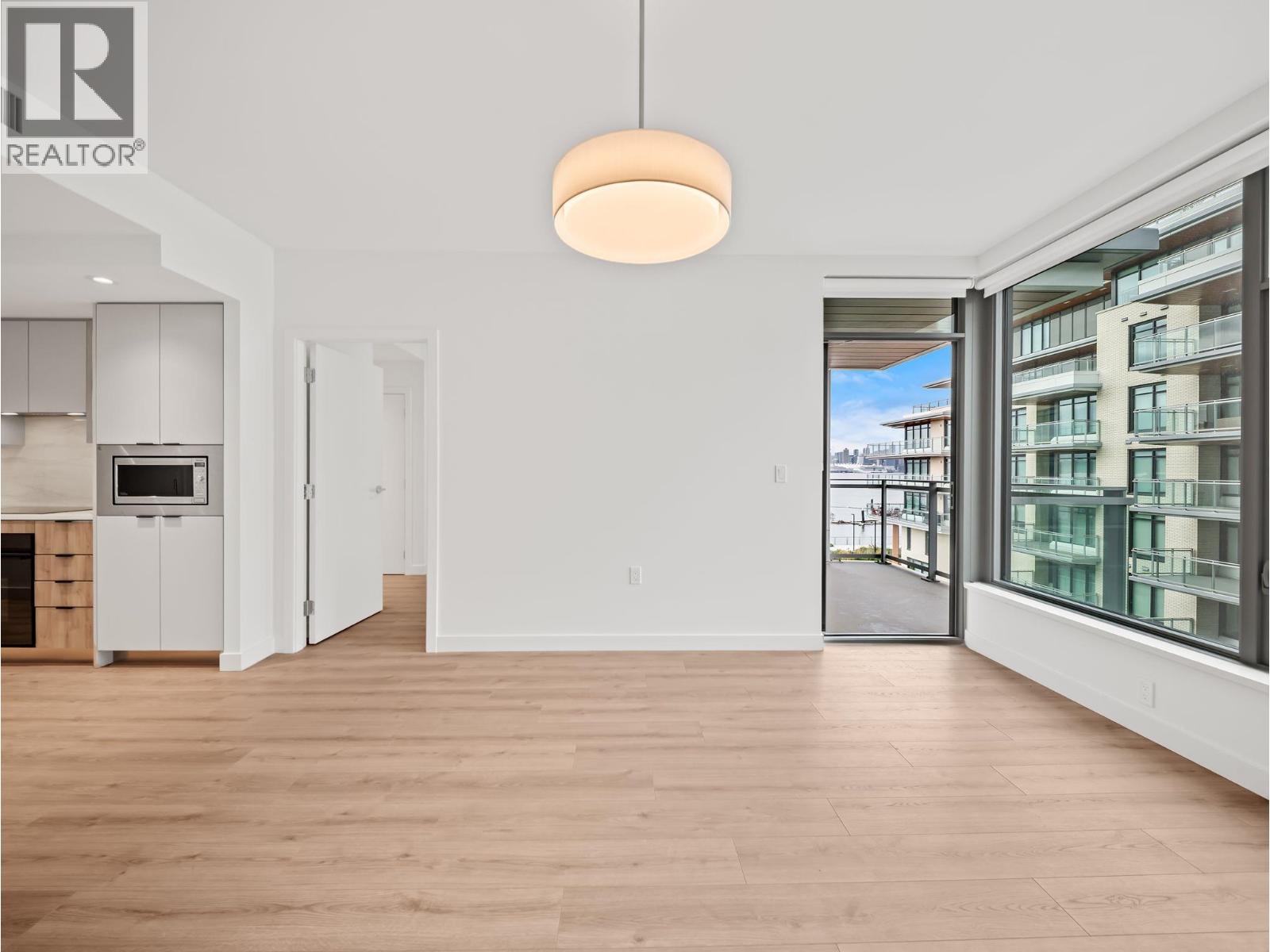 425 755 Harbourside Drive, North Vancouver, British Columbia  V7P 0G1 - Photo 3 - R3160201