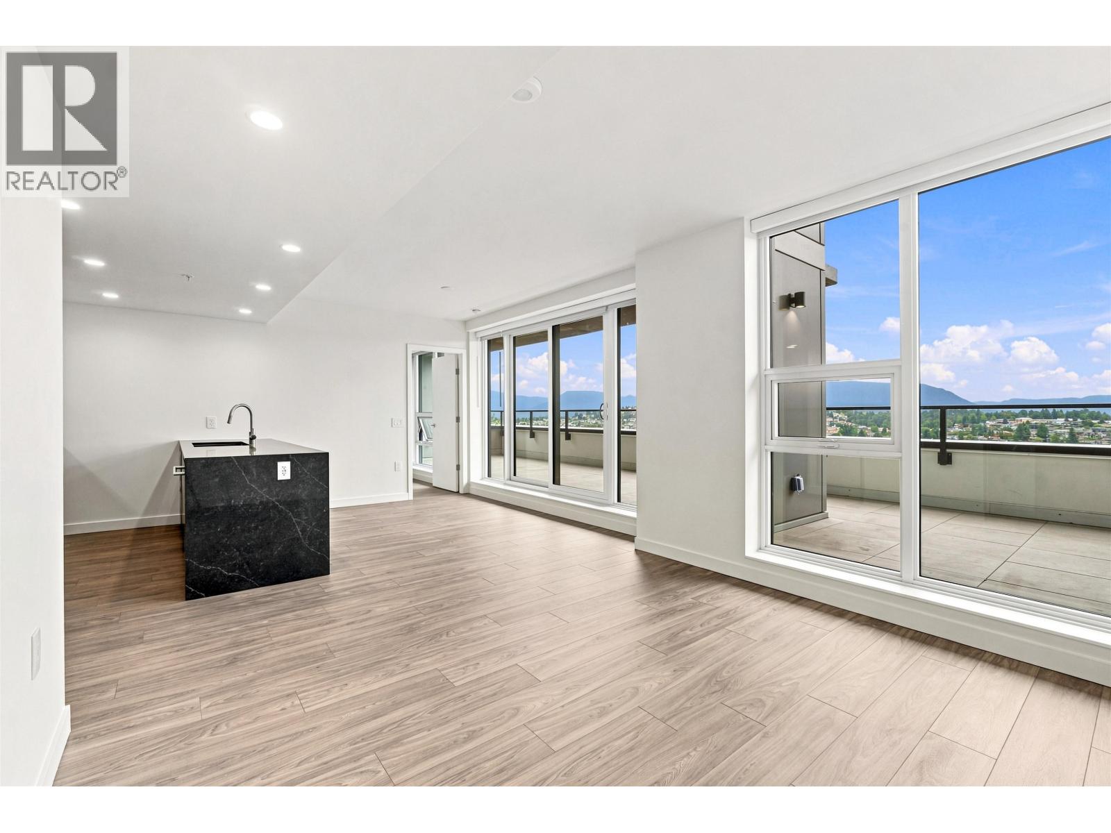 3302 2135 SPRINGER AVENUE, burnaby, British Columbia