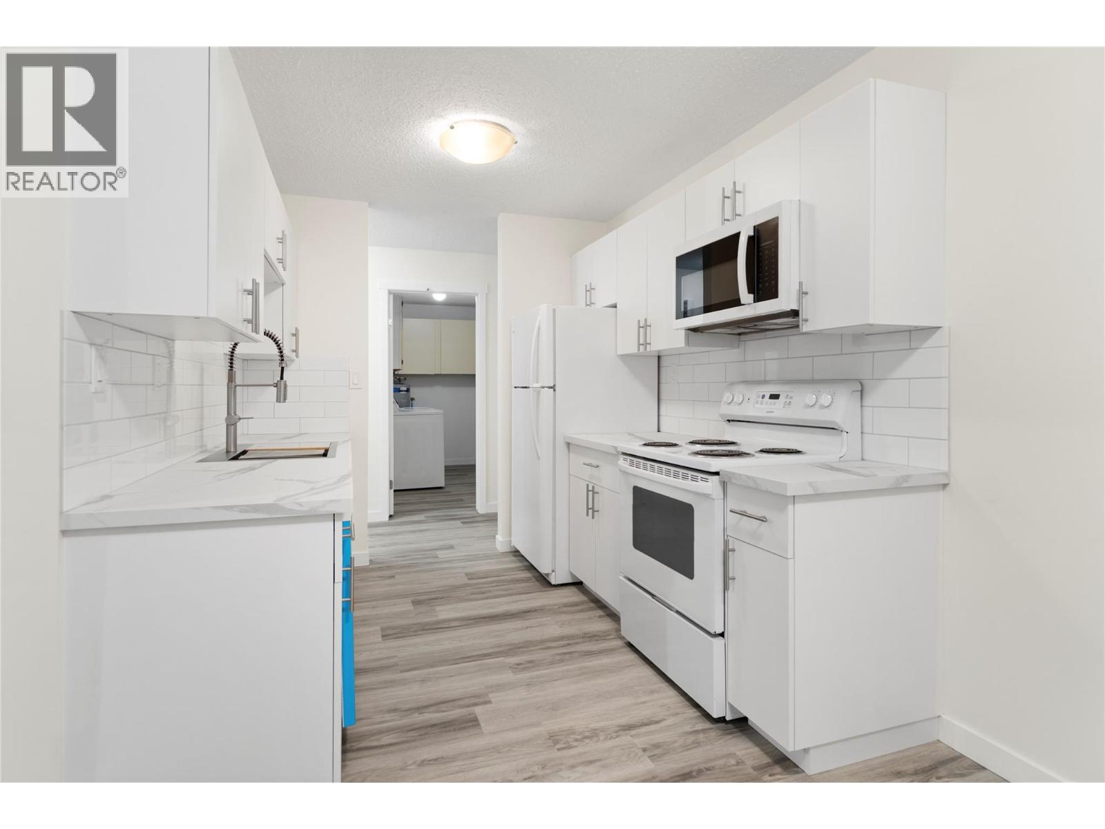 200 Gerstmar Road Unit# 11, Kelowna, British Columbia