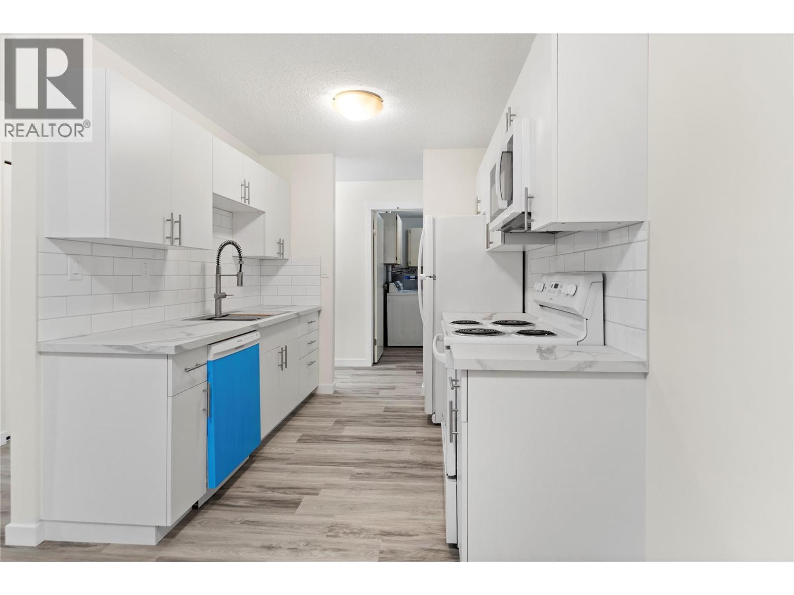 200 Gerstmar Road Unit# 11, Kelowna, British Columbia  V1X 4A7 - Photo 2 - 10399277