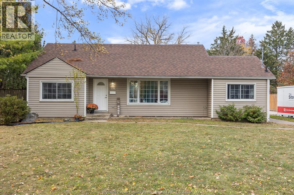 576 Ducharme, Windsor, Ontario  N9G 1K4 - Photo 2 - 26016027