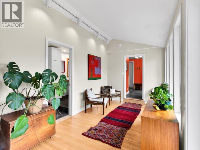 6 CHALET CRESCENT photo 11