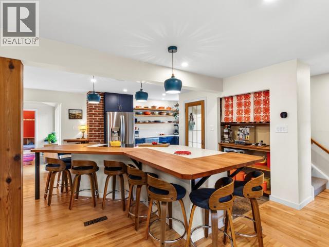6 CHALET CRESCENT photo 19