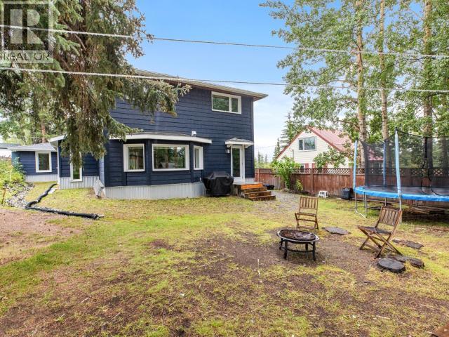 6 CHALET CRESCENT photo 32