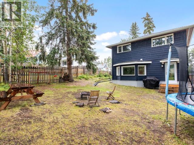 6 CHALET CRESCENT photo 31