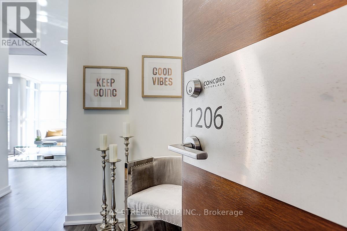 1206 - 15 Iceboat Terrace, Toronto, Ontario  M5V 4A5 - Photo 3 - C13729624