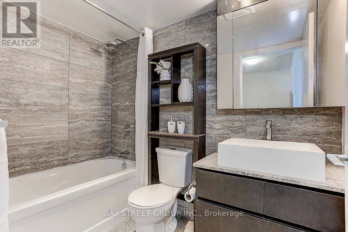 1206 - 15 Iceboat Terrace, Toronto, Ontario  M5V 4A5 - Photo 4 - C13729624