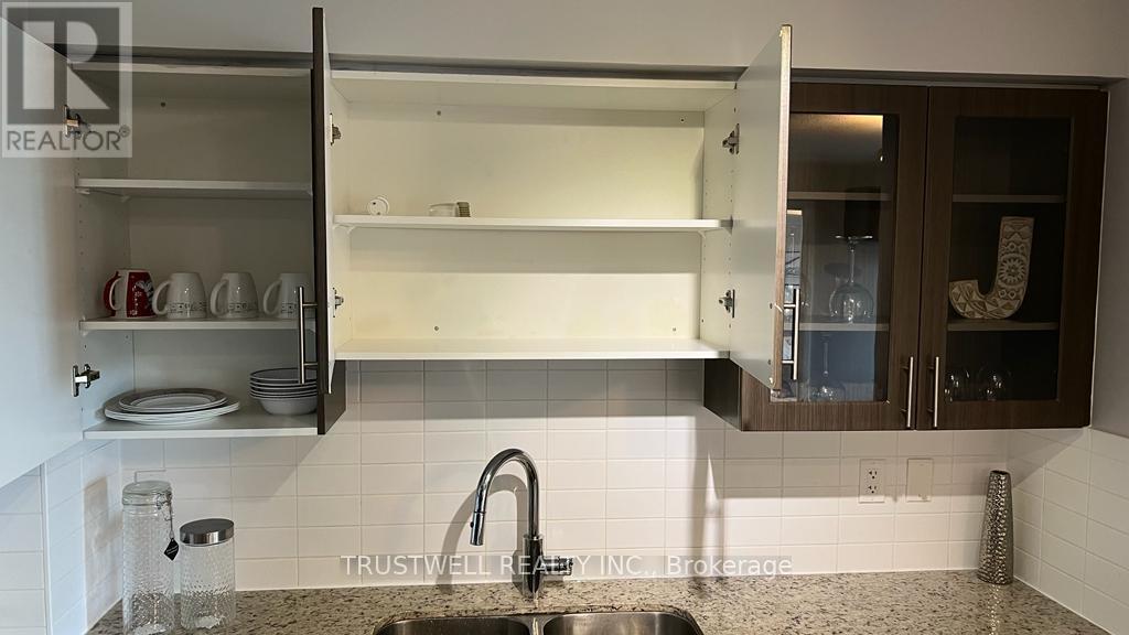520 - 75 Norman Bethune Avenue, Richmond Hill, Ontario  L4B 0B6 - Photo 4 - N13729602