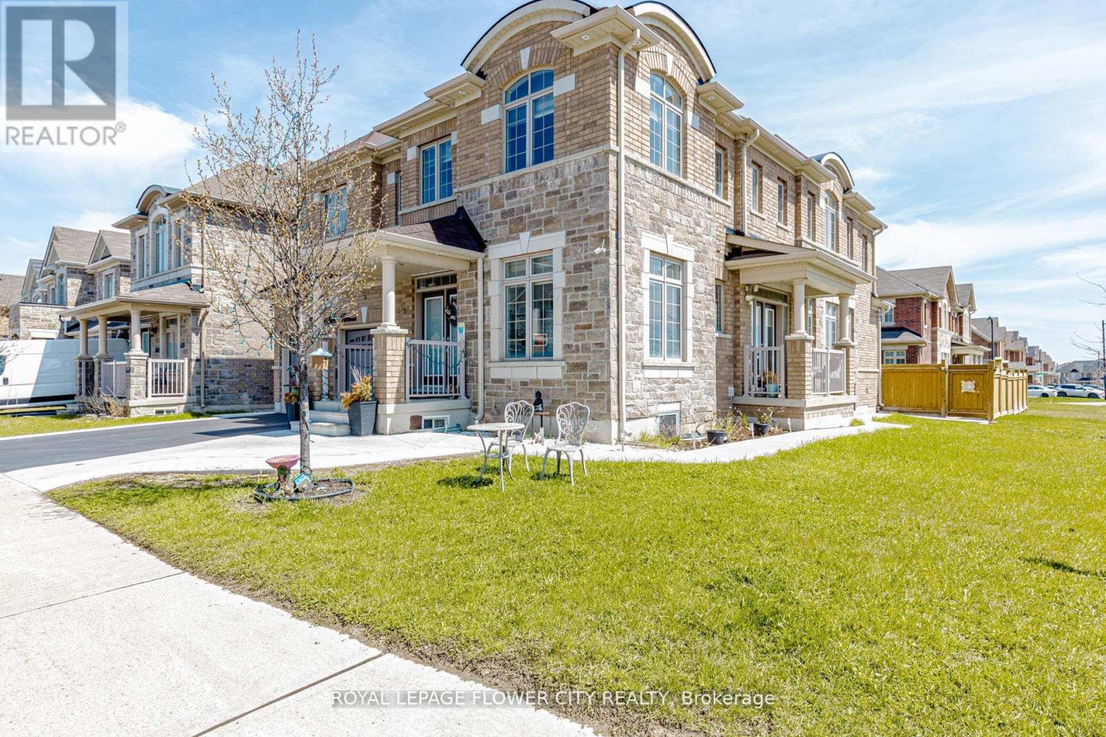 57 Dotchson Avenue, Caledon, Ontario  L7C 4G7 - Photo 2 - W13729630