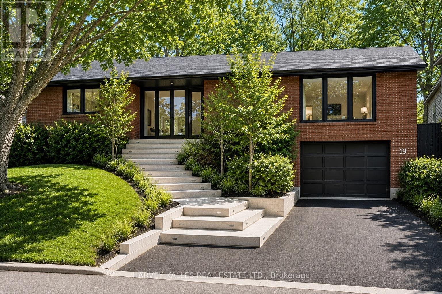 19 BLAIR ATHOL CRESCENT, Toronto, Ontario