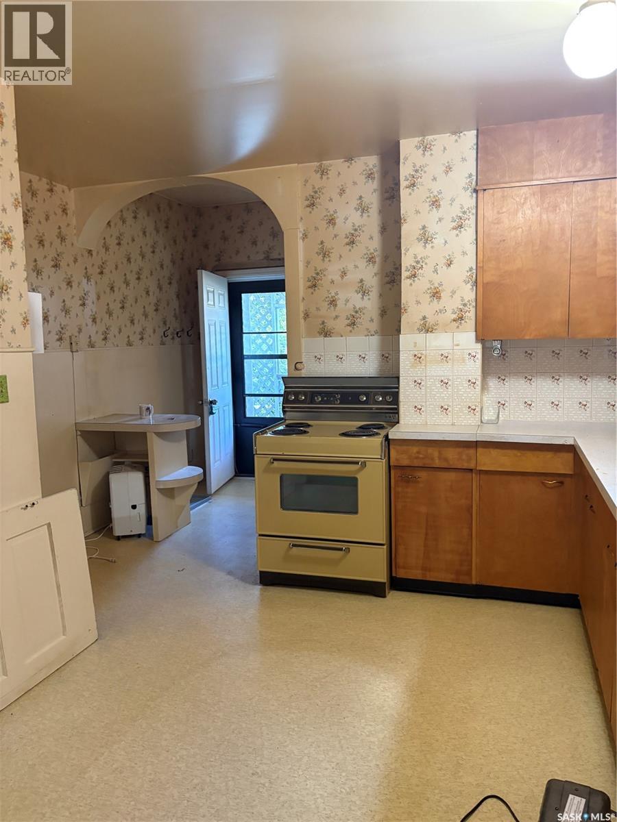 214 West Avenue, Kamsack, Saskatchewan  S0A 1S0 - Photo 2 - SK046478