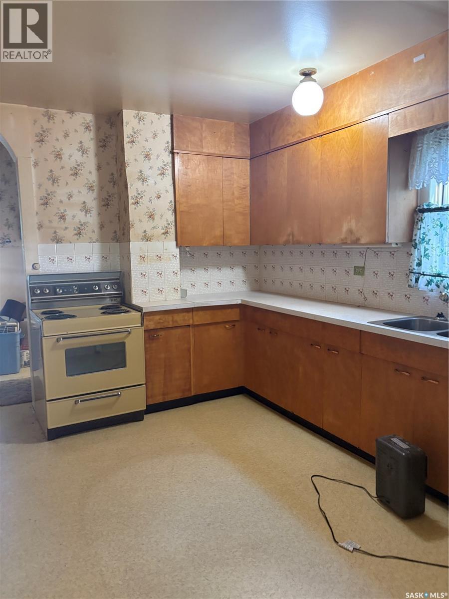214 West Avenue, Kamsack, Saskatchewan  S0A 1S0 - Photo 3 - SK046478