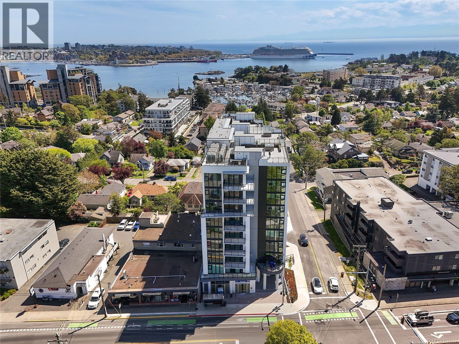 608 899 Esquimalt Rd