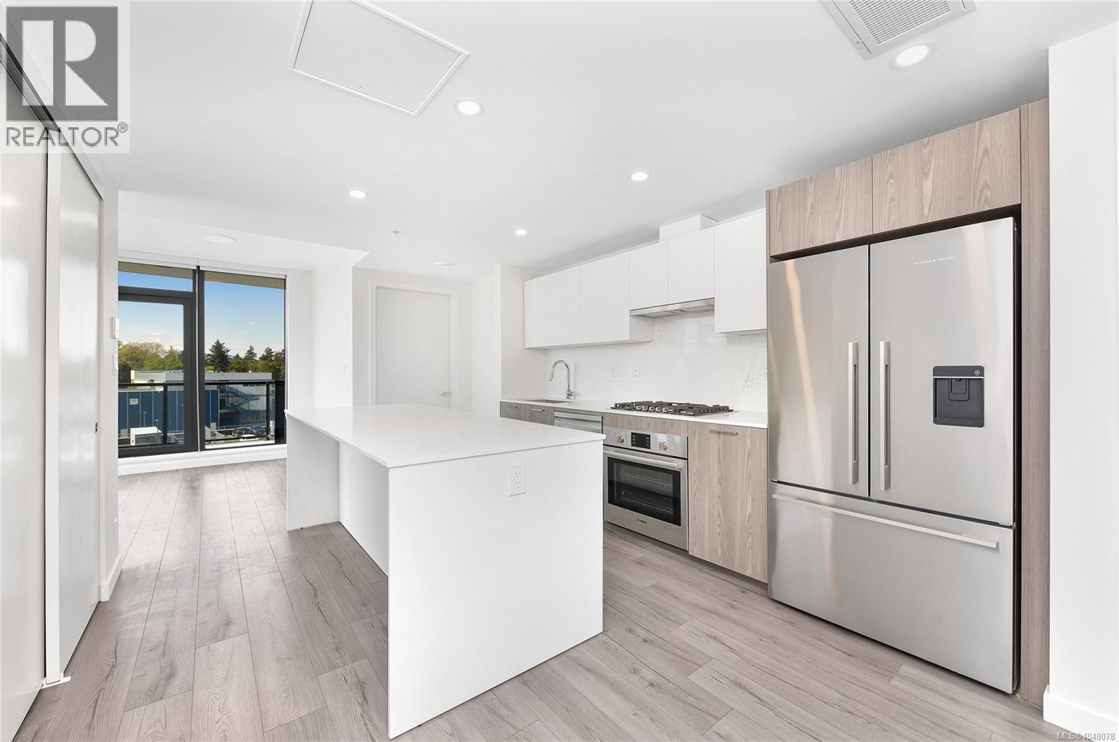 608 899 Esquimalt Rd