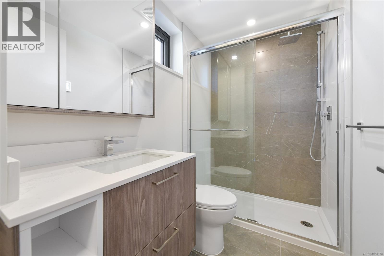 608 899 Esquimalt Rd