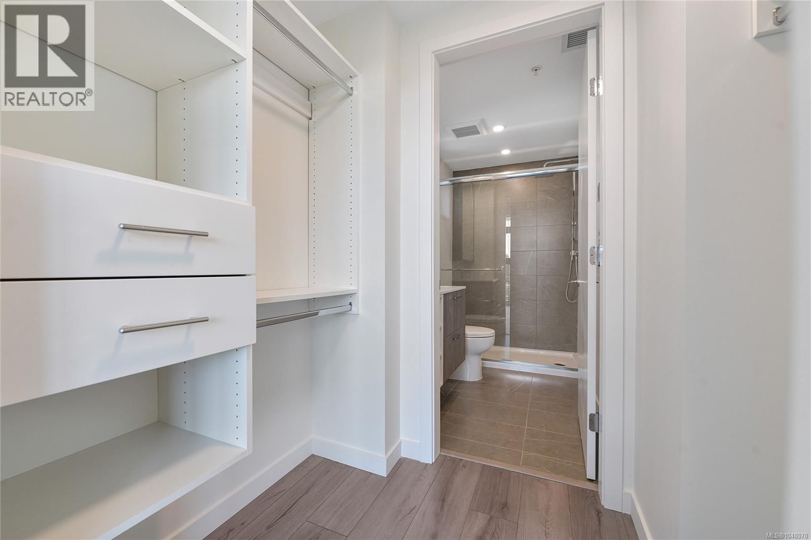 608 899 Esquimalt Rd