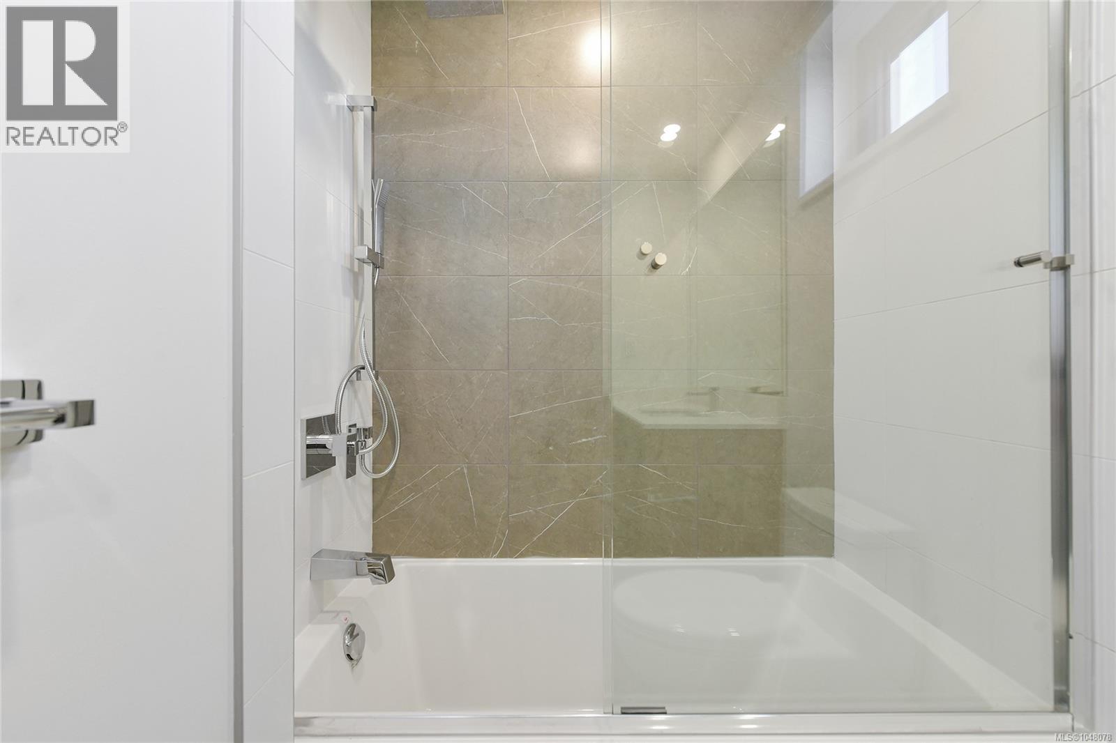 608 899 Esquimalt Rd