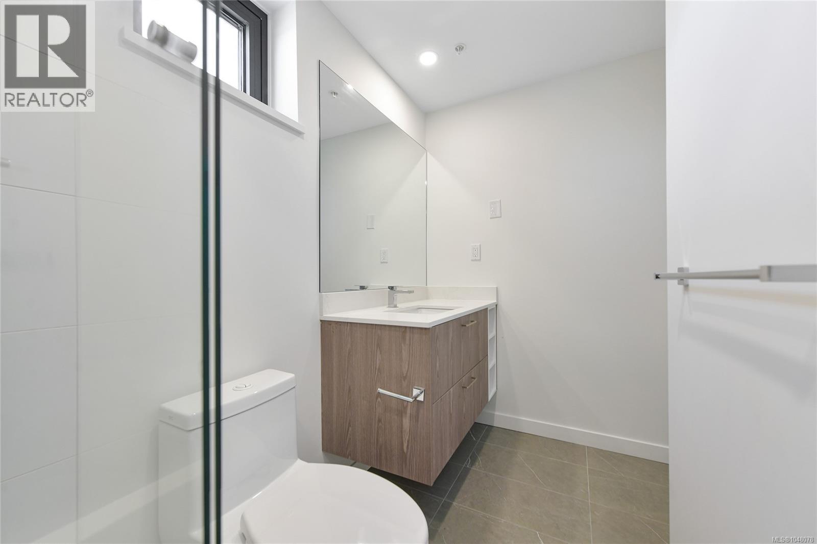 608 899 Esquimalt Rd