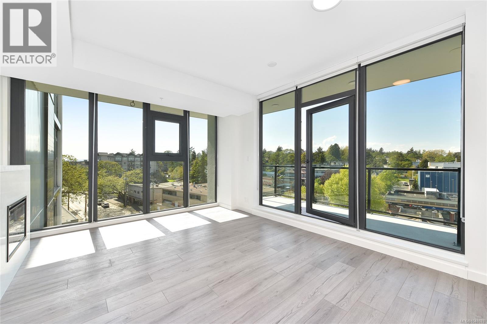 608 899 Esquimalt Rd