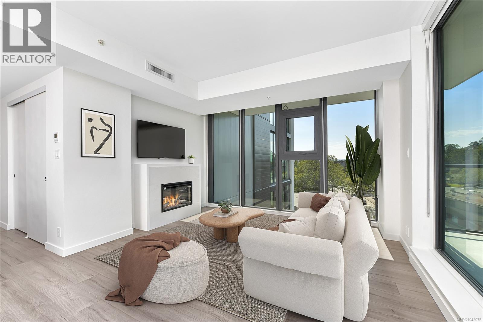608 899 Esquimalt Rd