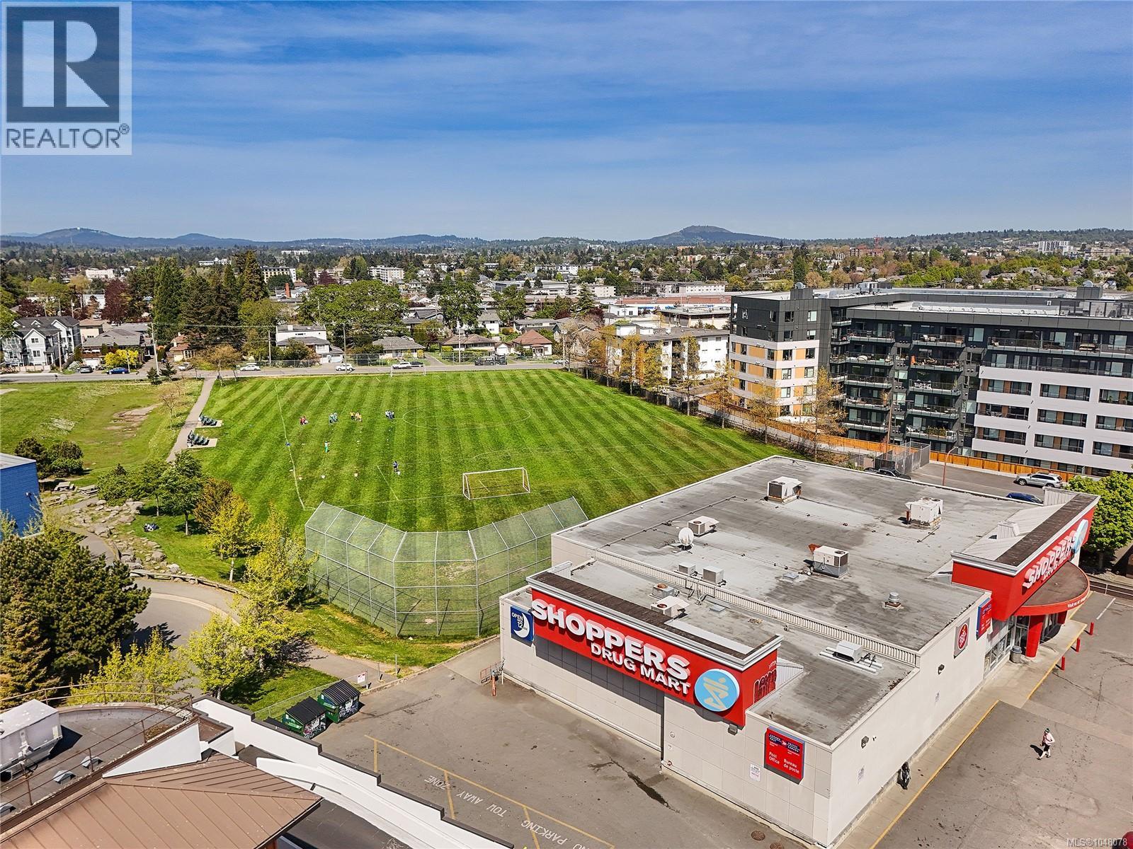 608 899 Esquimalt Rd