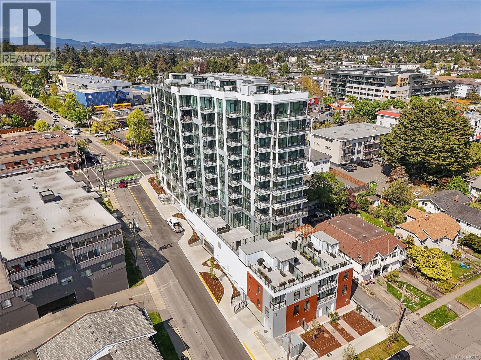 608 899 Esquimalt Rd