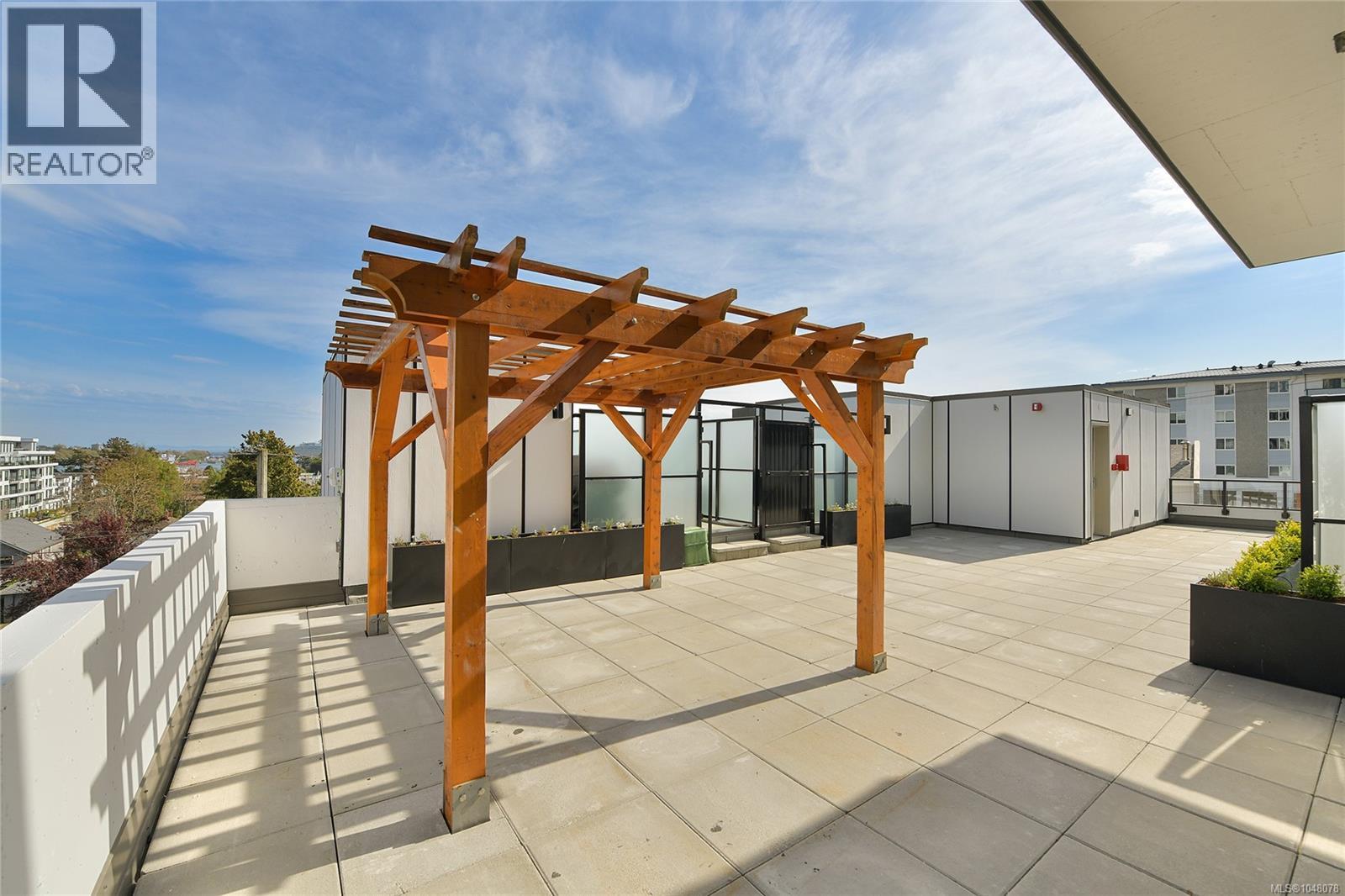 608 899 Esquimalt Rd