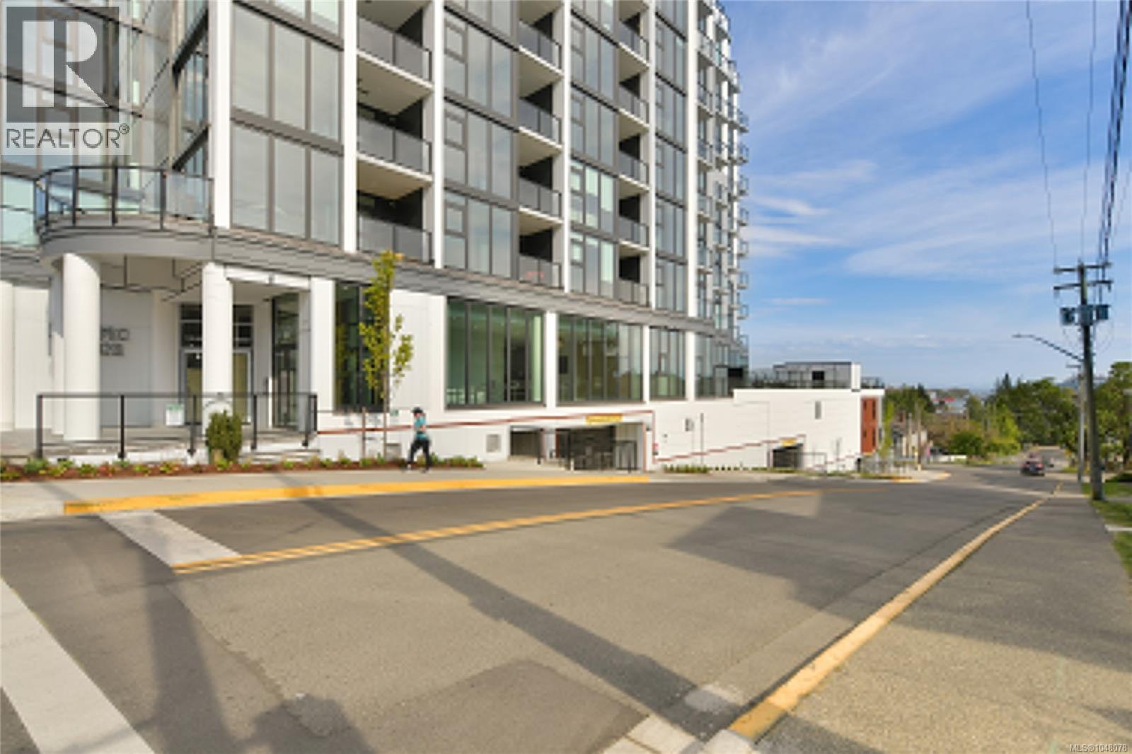 608 899 Esquimalt Rd