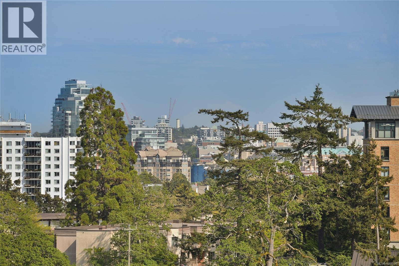 608 899 Esquimalt Rd