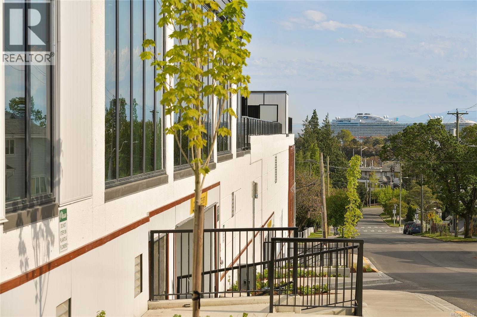 608 899 Esquimalt Rd