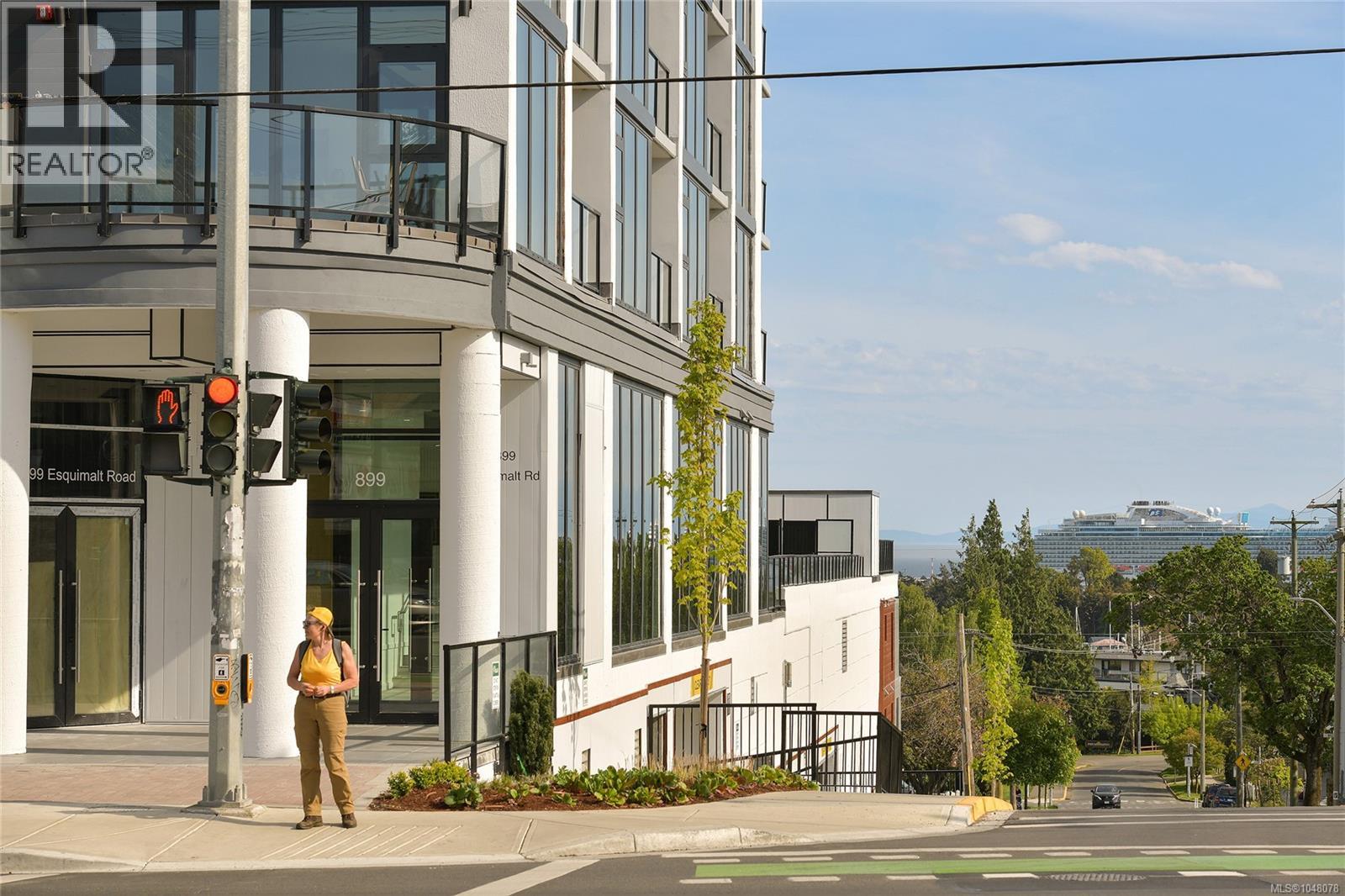 608 899 Esquimalt Rd