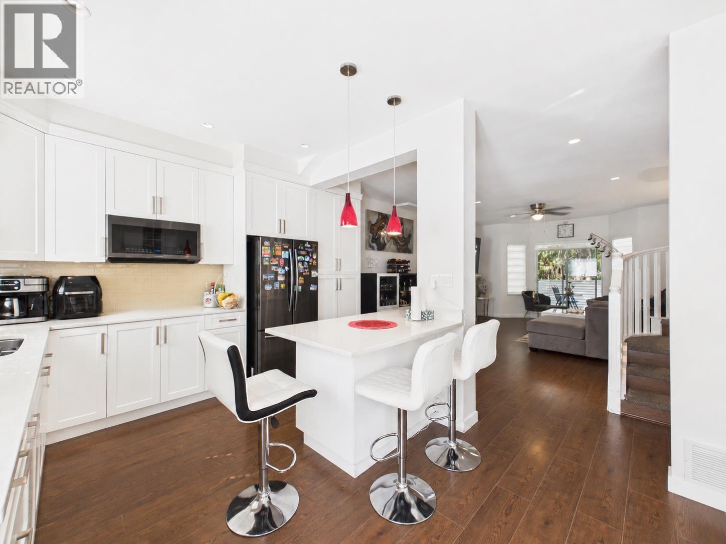 8 6700 RUMBLE STREET, burnaby, British Columbia