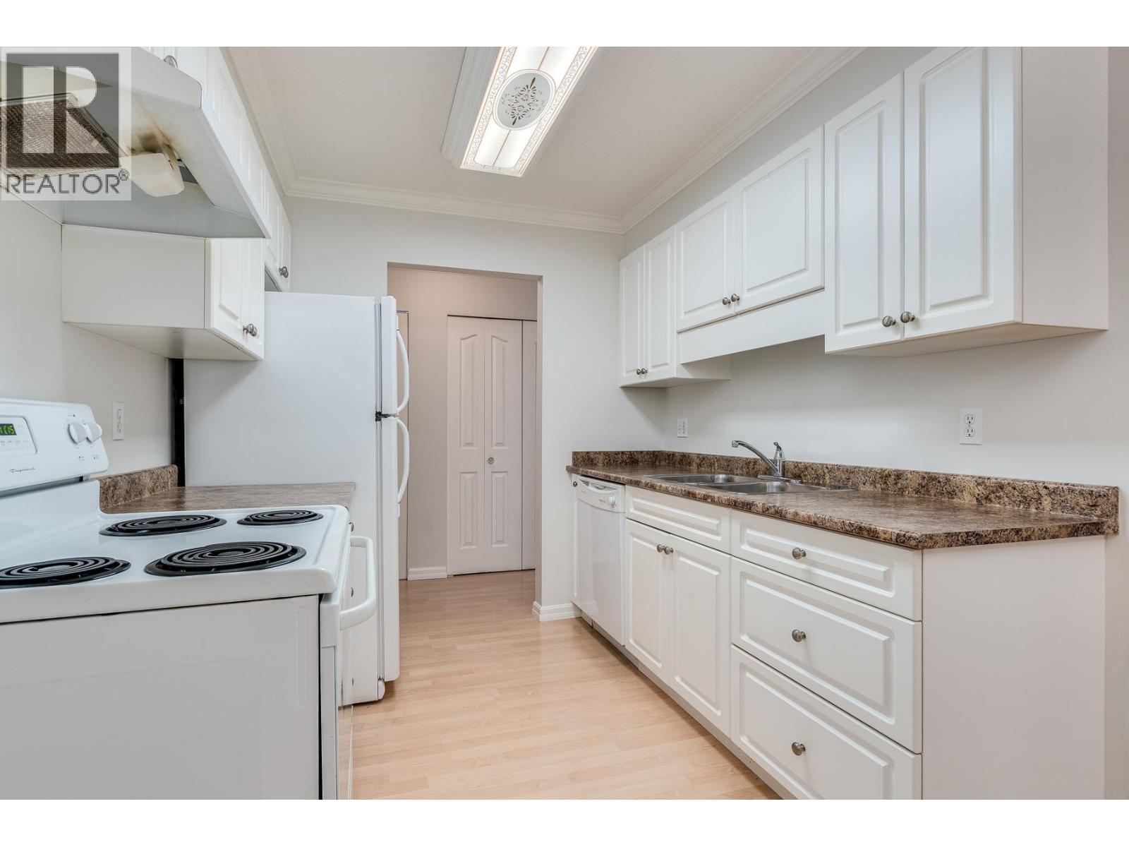 205 1200 Pacific Street, Coquitlam, British Columbia  V3B 6K2 - Photo 3 - R3160254