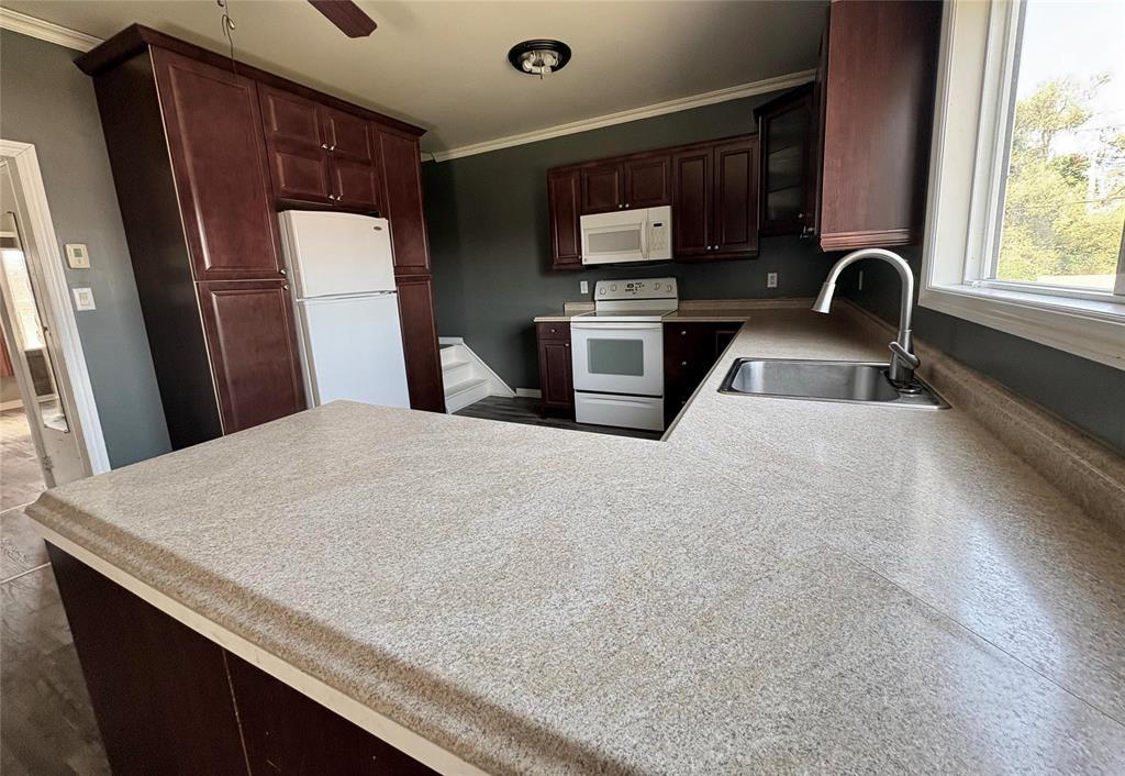 43 2nd Avenue SW, Minnedosa, Manitoba  R0J 1E0 - Photo 2 - 202615043