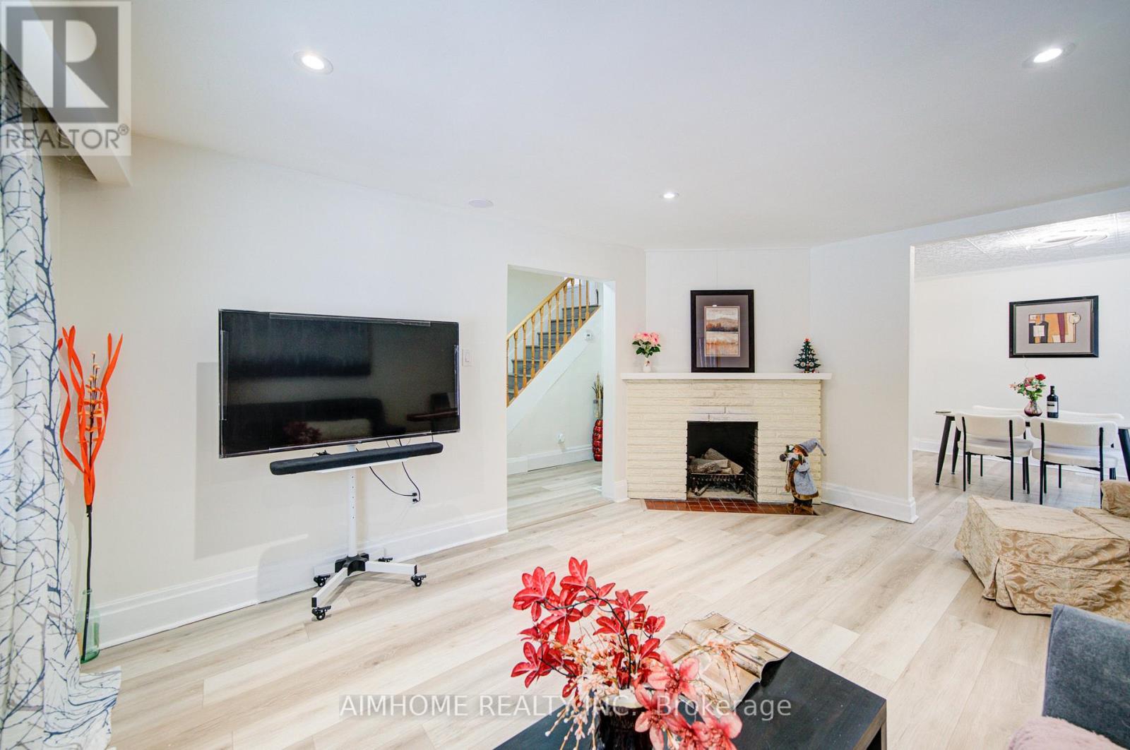 222 Richmond Street, Richmond Hill, Ontario  L4C 3Y8 - Photo 10 - N13638440