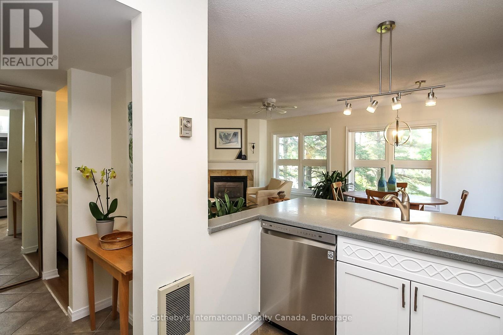 771 Johnston Park Avenue, Collingwood, Ontario  L9Y 5C7 - Photo 4 - S13729678