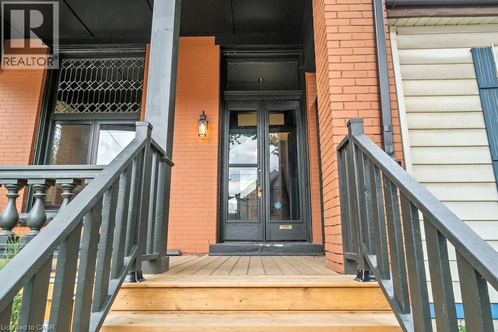 143 Catharine Street N, Hamilton, Ontario  L8R 1J5 - Photo 2 - 40859420