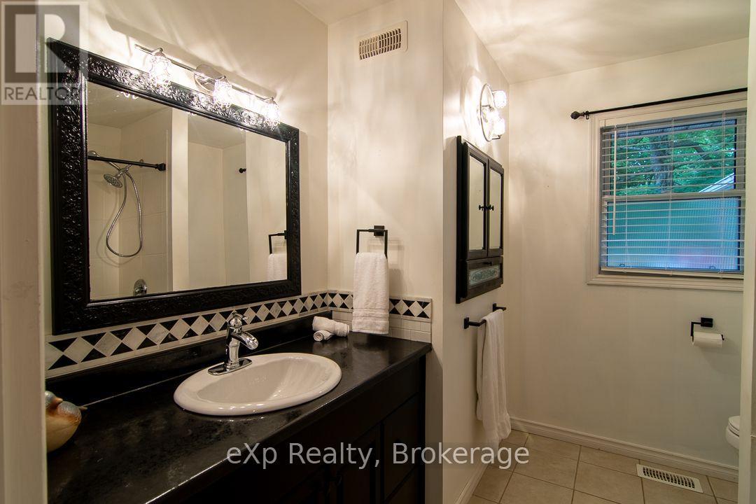 92 Parkside Avenue, South Bruce Peninsula, Ontario  N0H 2T0 - Photo 12 - X13729714