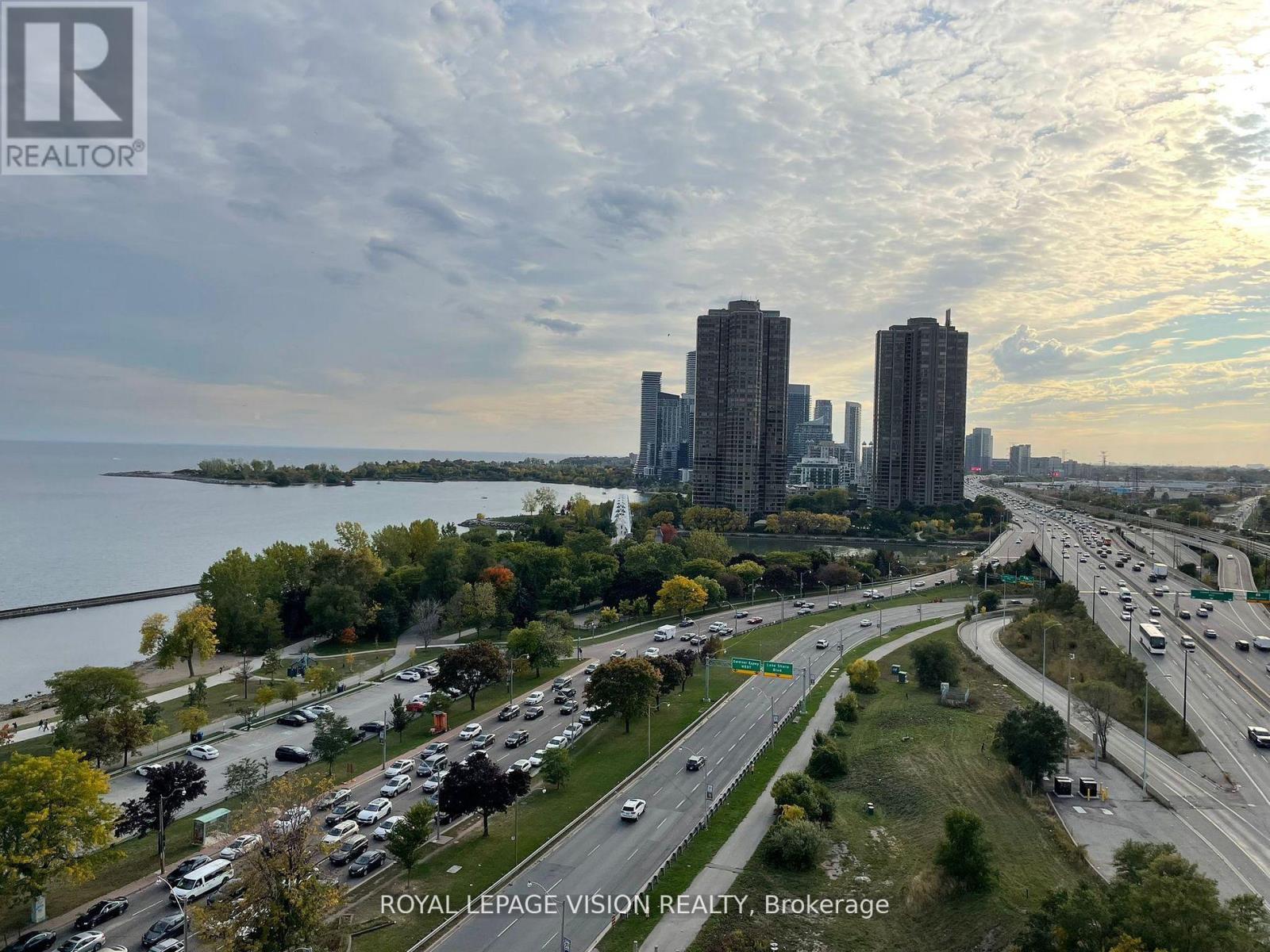1715 - 1928 Lake Shore Boulevard W, Toronto, Ontario  M6S 0B1 - Photo 8 - W13729700