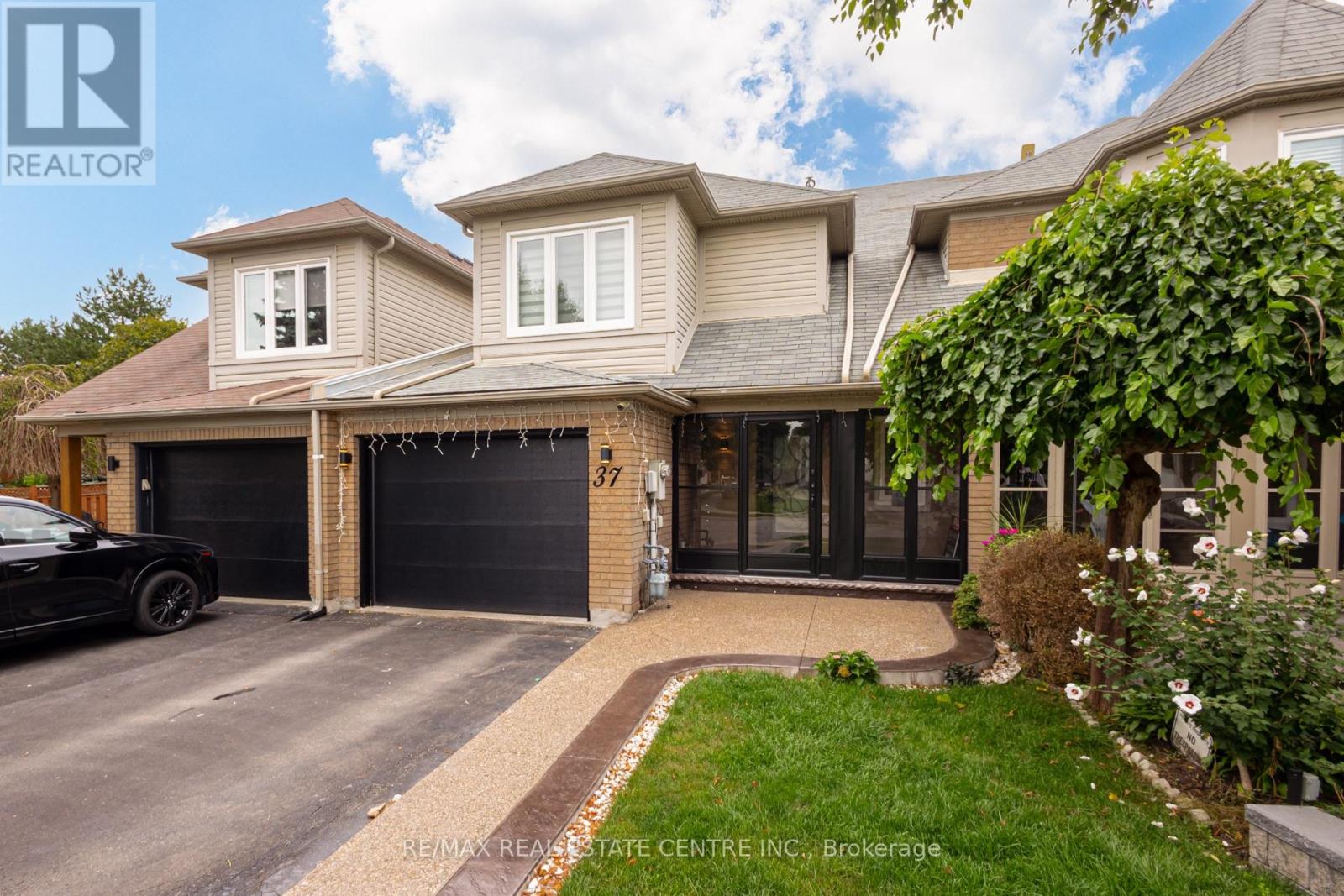 37 Woodstream Avenue, Brampton, Ontario  L6R 1N7 - Photo 2 - W13729710