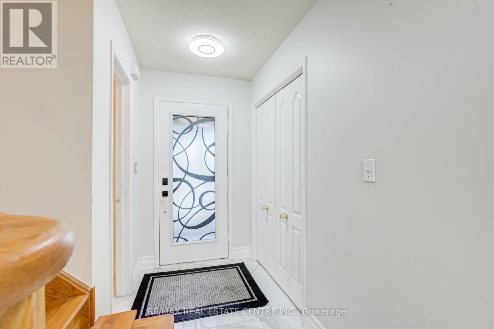 37 Woodstream Avenue, Brampton, Ontario  L6R 1N7 - Photo 5 - W13729710