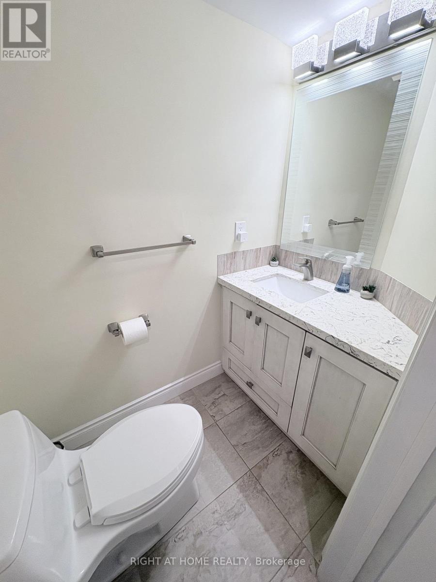 2 Stornwood Court, Brampton, Ontario  L6W 4H4 - Photo 5 - W13728246
