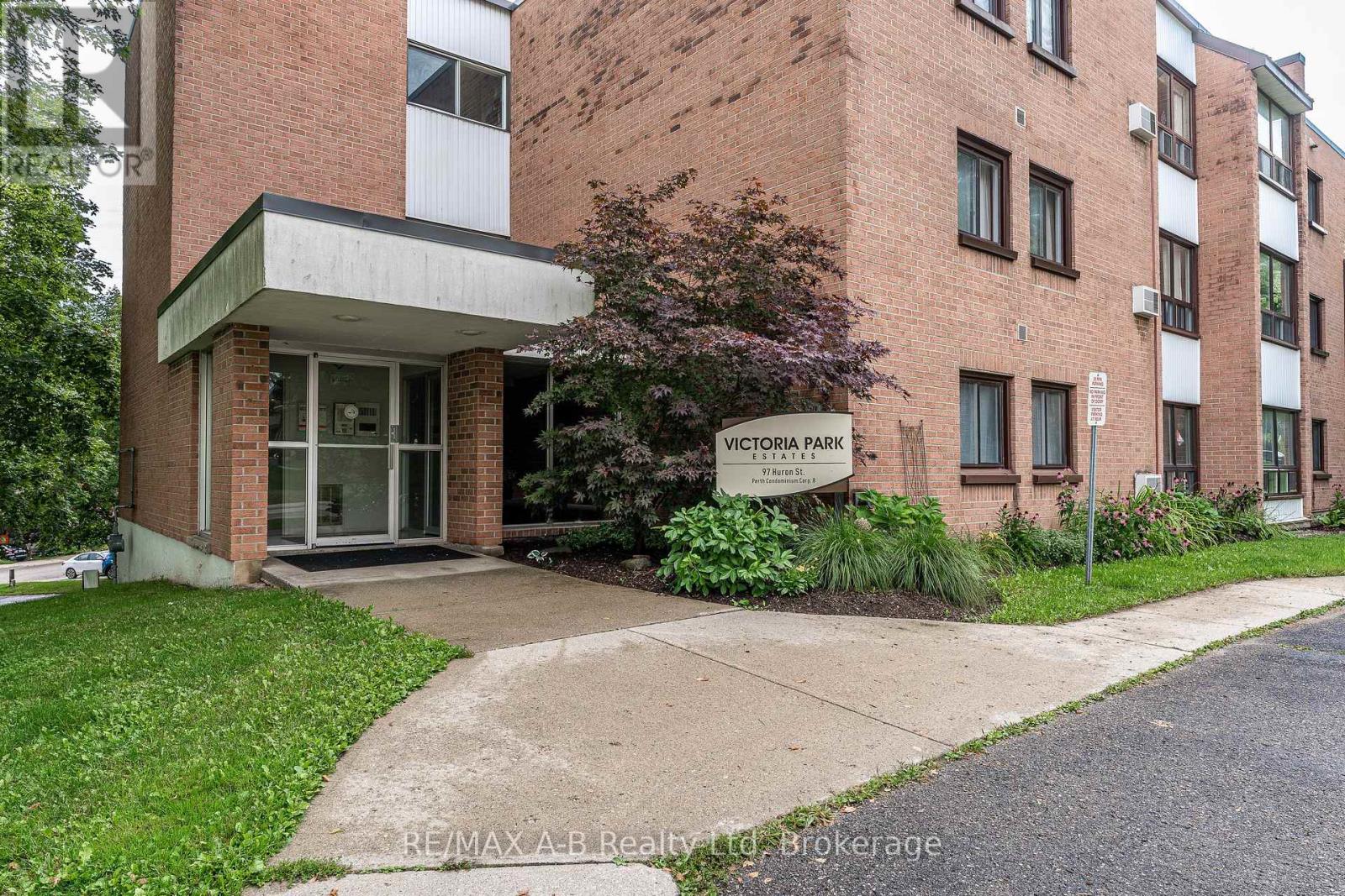 104 - 97 Huron Street, Stratford, Ontario  N5A 5S7 - Photo 2 - X13729728