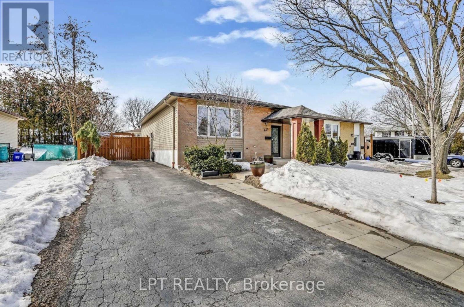UPPER- 451 BRIGADOON DRIVE, Hamilton, Ontario