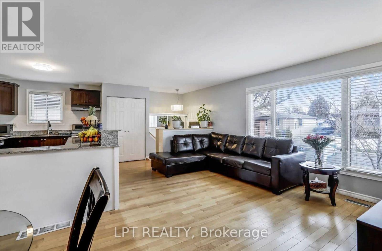 Upper- 451 Brigadoon Drive, Hamilton, Ontario  L9C 6C8 - Photo 2 - X13729754