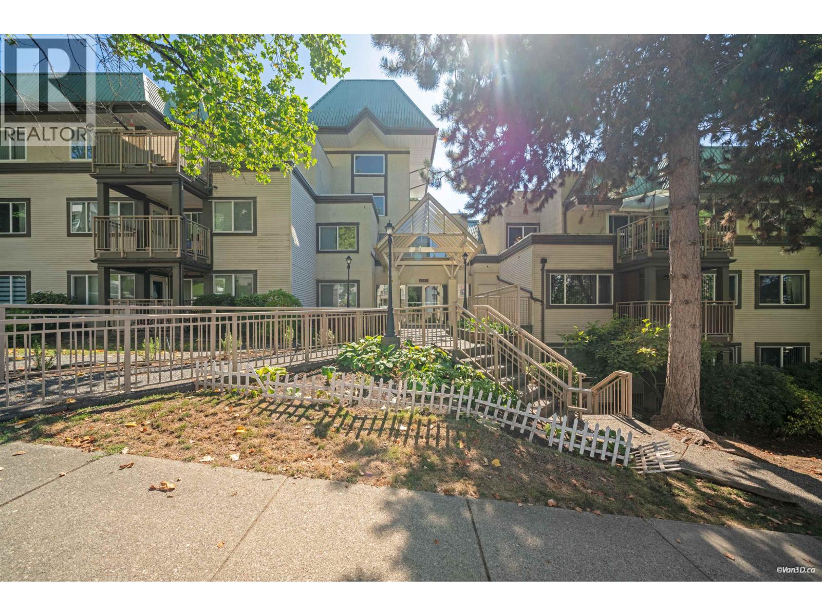 817 1310 CARIBOO STREET, new westminster, British Columbia