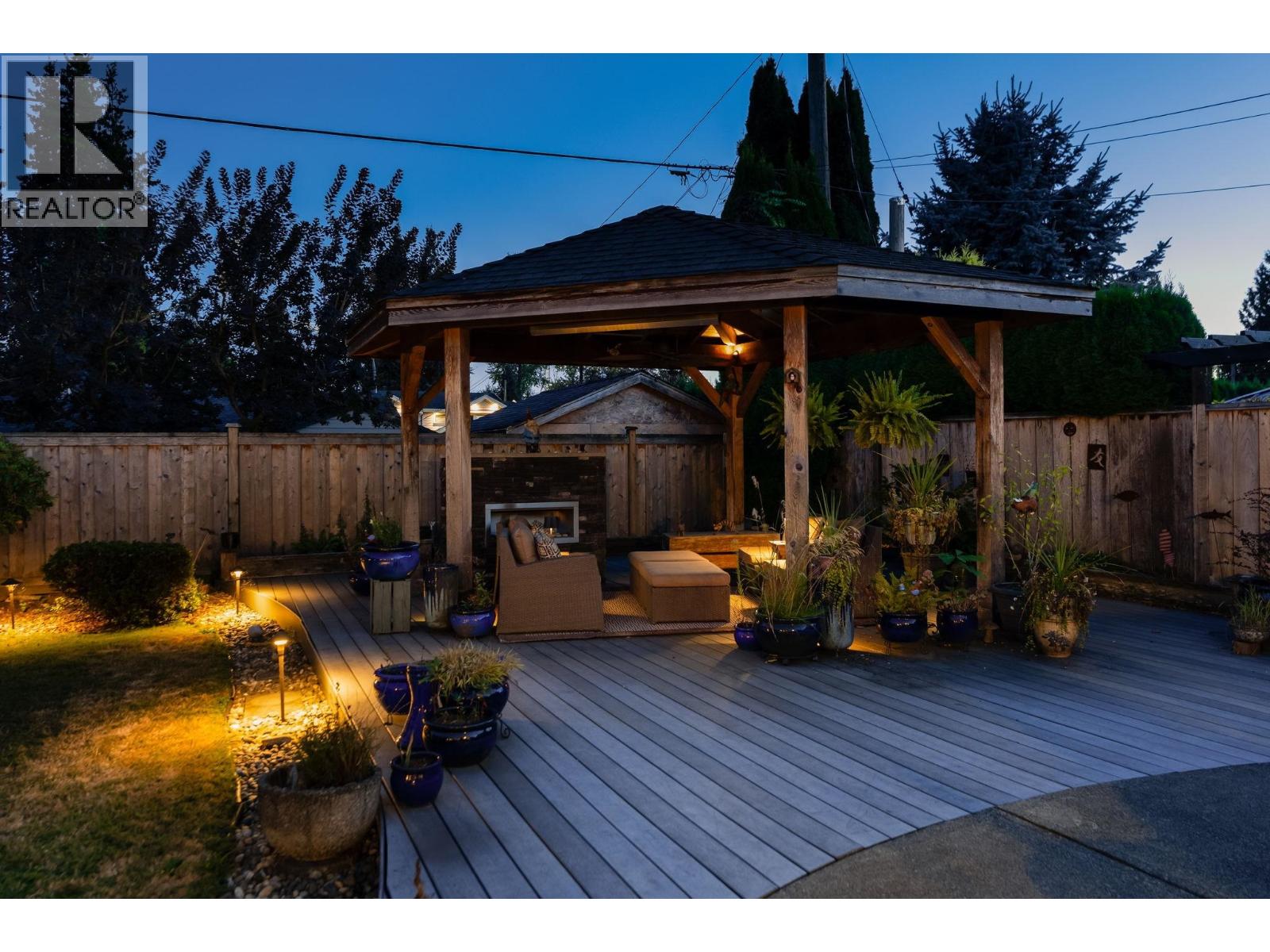 1283 Pinewood Crescent, North Vancouver, British Columbia  V7P 1G1 - Photo 2 - R3160257