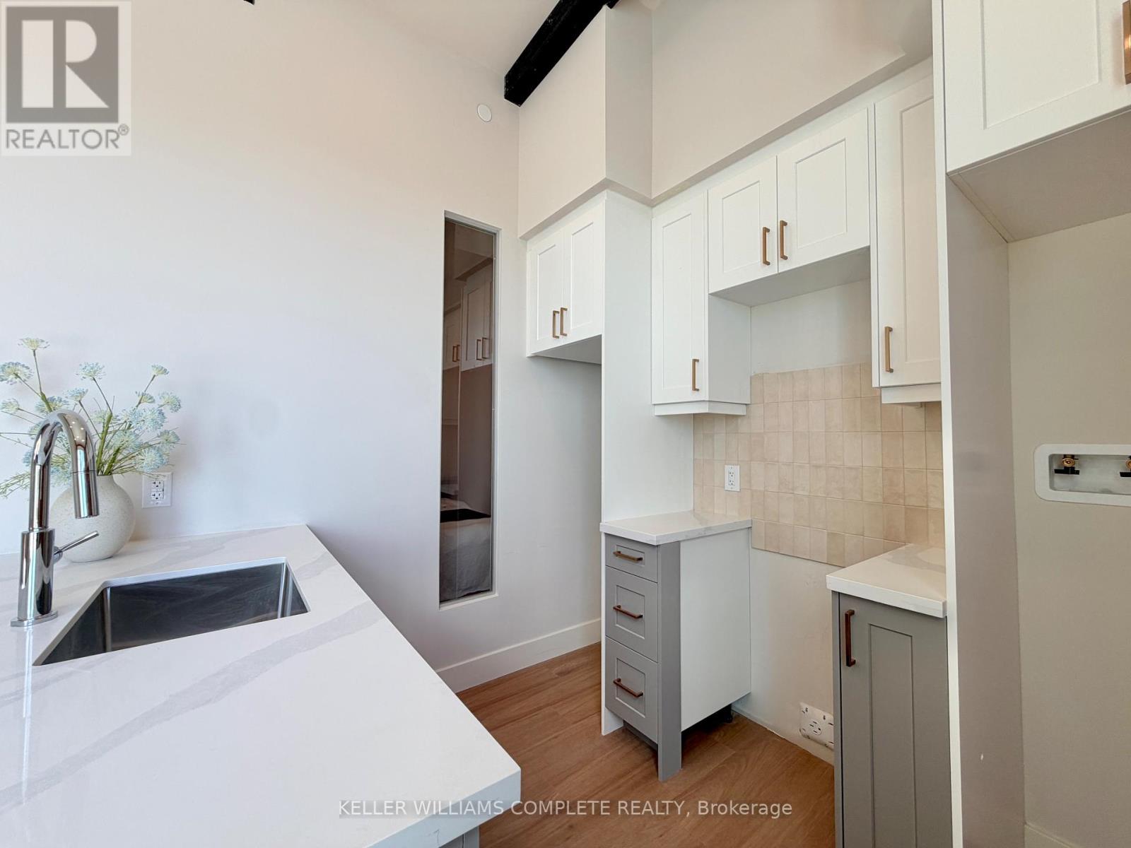 411 - 56 York Boulevard, Hamilton, Ontario  L8R 0A2 - Photo 2 - X13729806